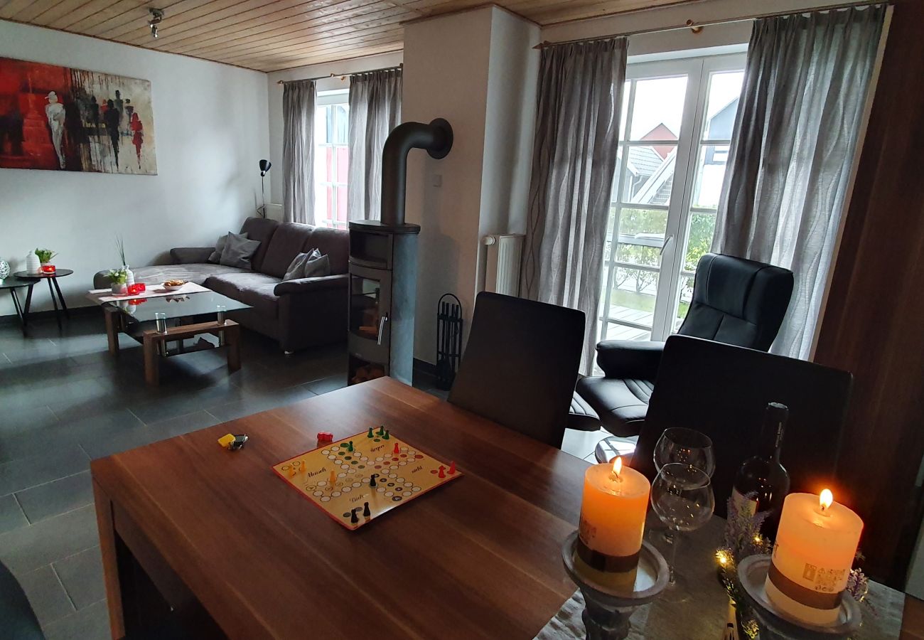 Ferienwohnung in Krummhörn - Sandburg-Kaminofen/Whirlpool/Terrasse