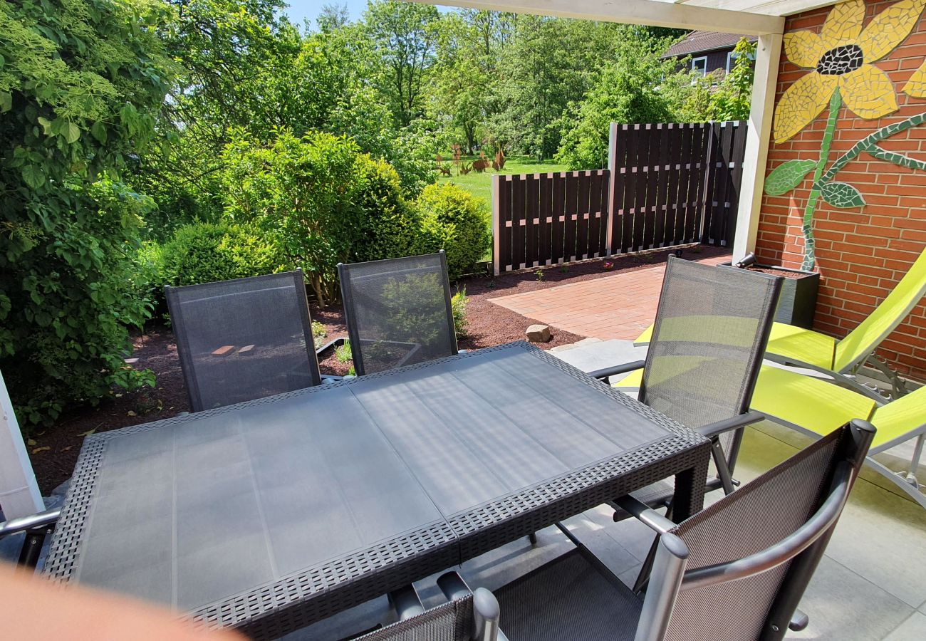 Ferienwohnung in Krummhörn - Kamin Apartment-Terrasse/Garten/Hunde Willkommen