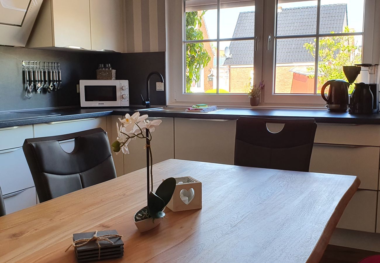 Ferienwohnung in Krummhörn - Kamin Apartment-Terrasse/Garten/Hunde Willkommen