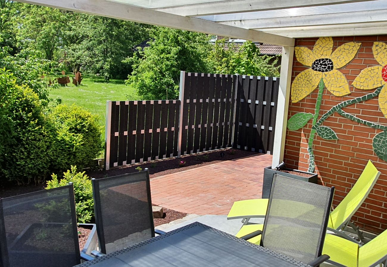 Ferienwohnung in Krummhörn - Kamin Apartment-Terrasse/Garten/Hunde Willkommen