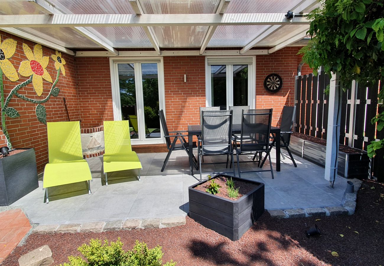 Ferienwohnung in Krummhörn - Kamin Apartment-Terrasse/Garten/Hunde Willkommen