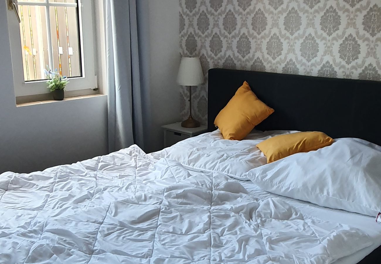 Ferienwohnung in Krummhörn - Kamin Apartment-Terrasse/Garten/Hunde Willkommen