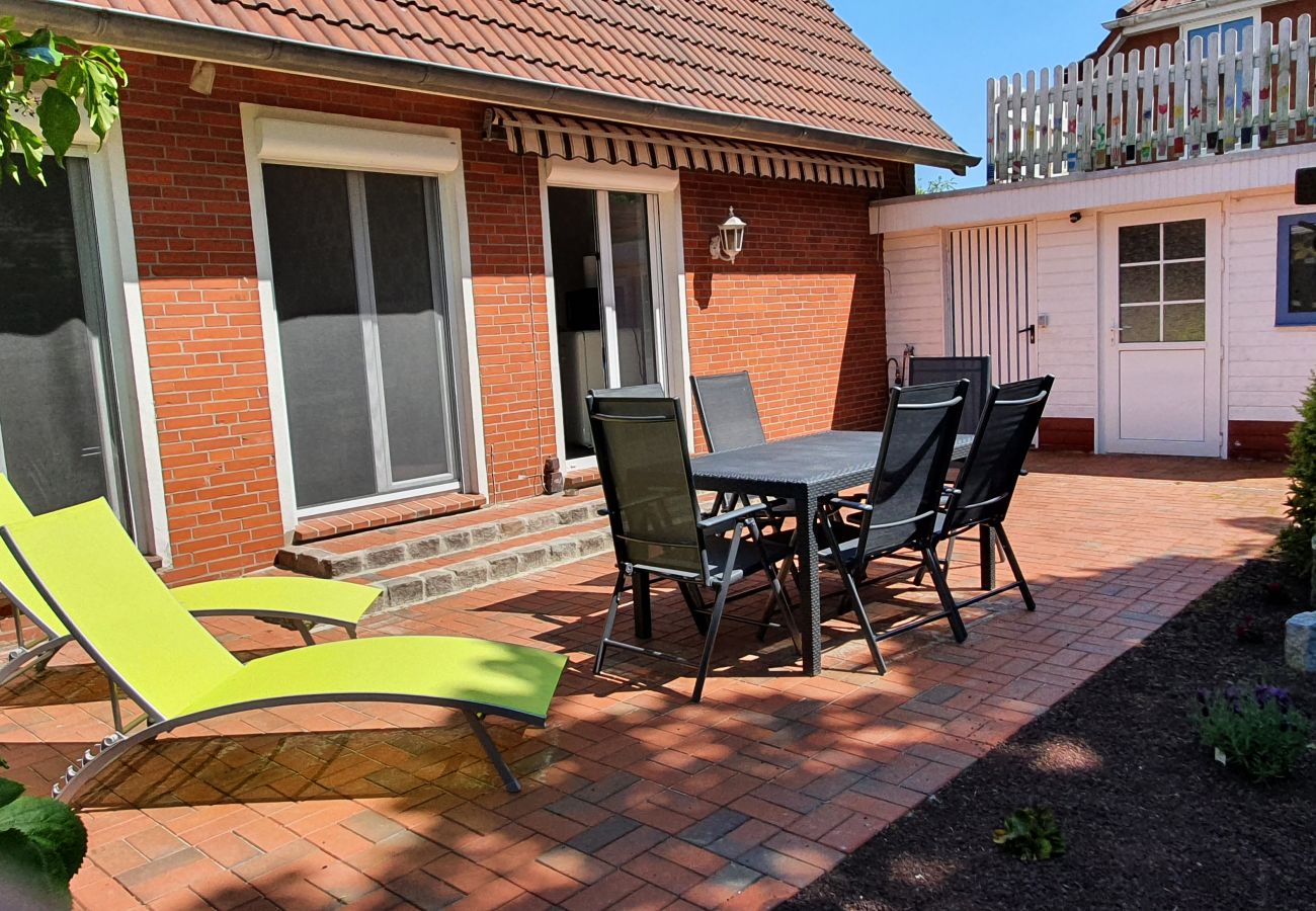 Ferienwohnung in Krummhörn - Kunst Apartment-Terrasse/Garten/Hunde Willkommen