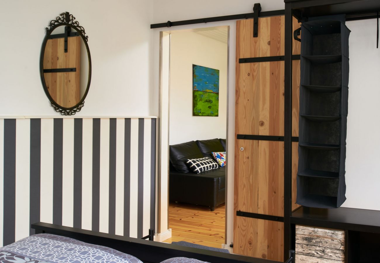 Ferienwohnung in Krummhörn - Kunst Apartment-Terrasse/Garten/Hunde Willkommen